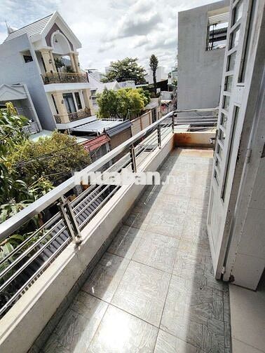 NHÀ 1 TRỆT 1 LẦU HƠN 100M2 4PN 2WC SÂN ĐẬU OTO NGAY HOÀNG DIỆU 2
