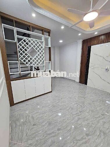7.2 Tỷ nhà Cổ Nhuế 30m , 6 tầng , 20m ra ngõ oto