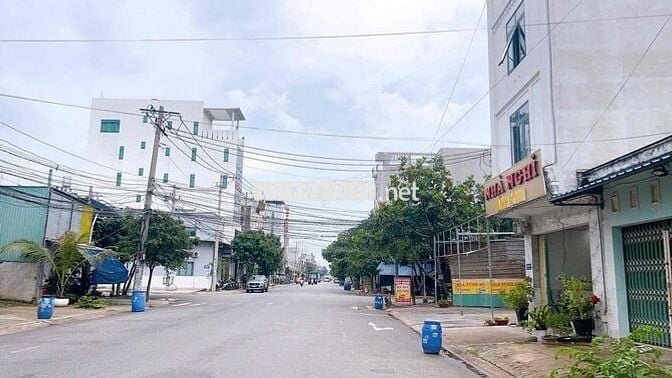 cần bán lô đất kdc vietsing trục đuong d1 vitri thong ra quốc lộ 13