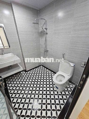 7.2 Tỷ nhà Cổ Nhuế 30m , 6 tầng , 20m ra ngõ oto