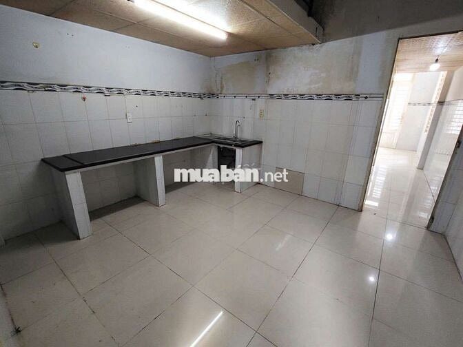 NHÀ 1 TRỆT 1 LẦU HƠN 100M2 4PN 2WC SÂN ĐẬU OTO NGAY HOÀNG DIỆU 2