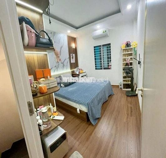 Cho thuê nhà riêng 4 tầng 4 ngủ, gần chợ,Bviện, trường
