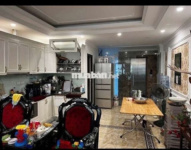 Tôi cần bán gấp nhà mặt ngõ Thái Hà 6tầng thang máy full nội thất.