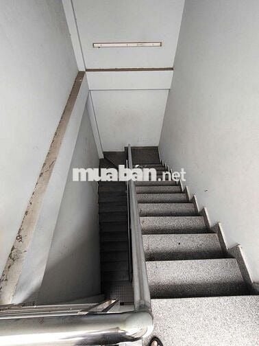 NHÀ 1 TRỆT 1 LẦU HƠN 100M2 4PN 2WC SÂN ĐẬU OTO NGAY HOÀNG DIỆU 2