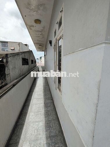 NHÀ 1 TRỆT 1 LẦU HƠN 100M2 4PN 2WC SÂN ĐẬU OTO NGAY HOÀNG DIỆU 2