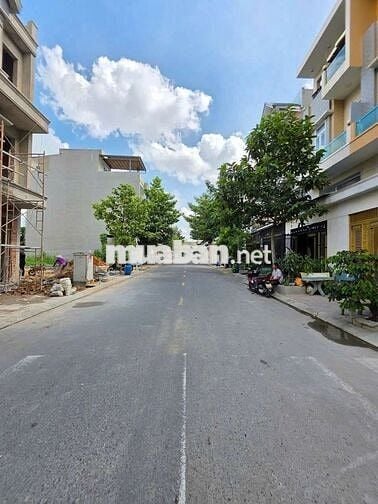 Nhà nội thất cao cấp,hoàn công đầy đủ tại phường đông hòa,hồ chí minh