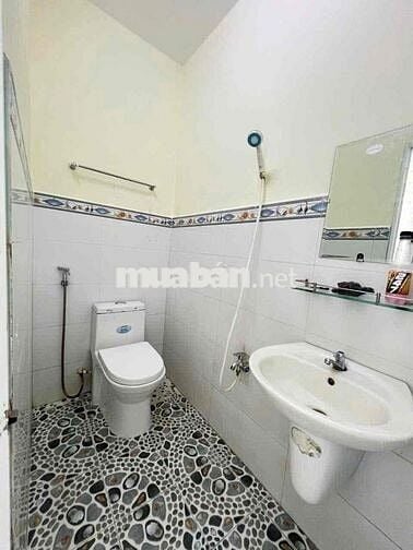 Bán Nhà sđc 4,5x7 có 1 lầu ban công 2pn 2 wc đường nguyễn thị sóc 1/