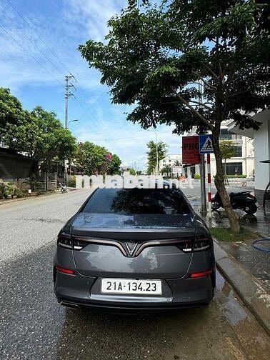 VinFast Lux A2.0 2022 A2.0 Tiêu chuẩn - 120000 km