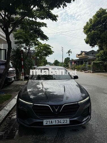 VinFast Lux A2.0 2022 A2.0 Tiêu chuẩn - 120000 km