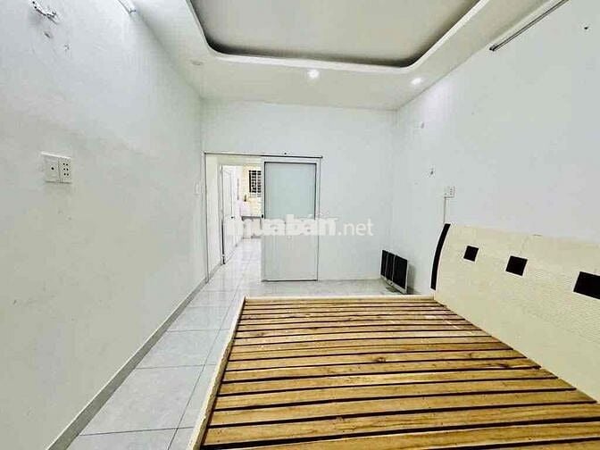 Ngay chợ Trần Đình Xu, Q1. Nhà 2 tầng 2pn ngay trung tâm Sài Gòn