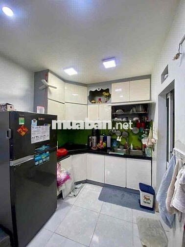 Ngay chợ Trần Đình Xu, Q1. Nhà 2 tầng 2pn ngay trung tâm Sài Gòn
