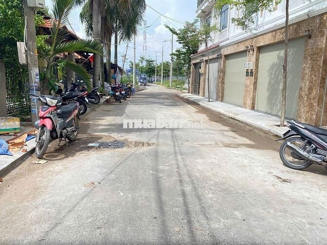 Chính chù bán gấp nhà phố ngay Cầu Đúc, QL13. DT 160m2 SHR, Hoàn Công