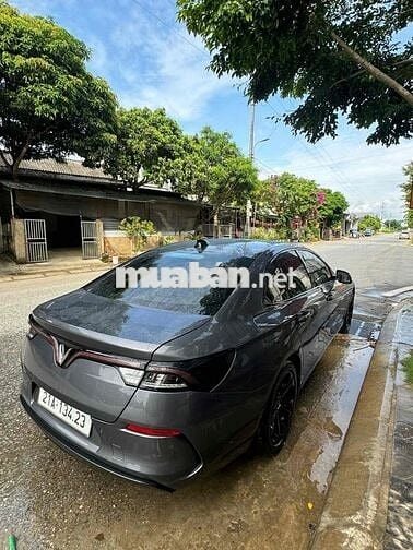 VinFast Lux A2.0 2022 A2.0 Tiêu chuẩn - 120000 km