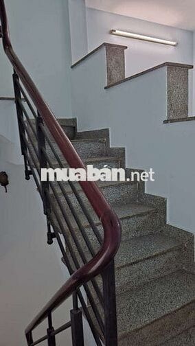 Nha gan cho 4pn 3wc xe tai tan noi