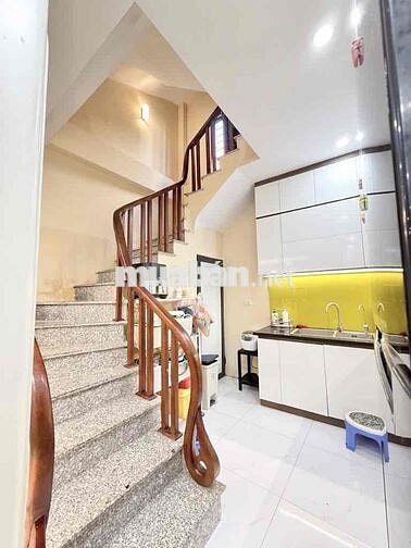 Bán nhà Phú Diễn 38mx5T, cạnh ĐH tài nguyên, phố kinh doanh sầm uất.