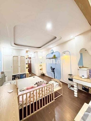 Bán nhà Phú Diễn 38mx5T, cạnh ĐH tài nguyên, phố kinh doanh sầm uất.