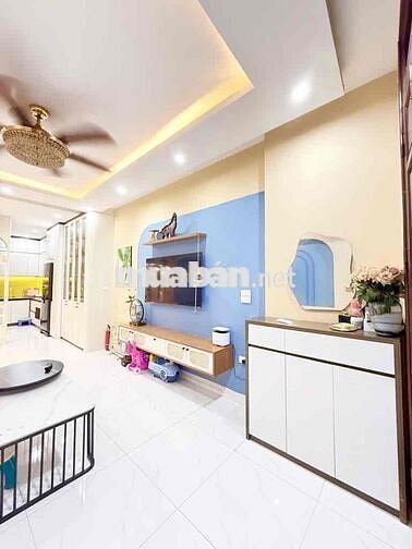 Bán nhà Phú Diễn 38mx5T, cạnh ĐH tài nguyên, phố kinh doanh sầm uất.