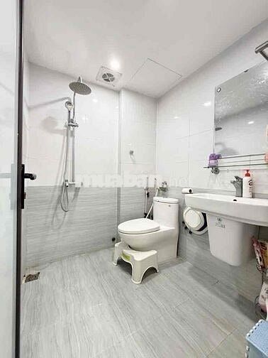 Bán nhà Phú Diễn 38mx5T, cạnh ĐH tài nguyên, phố kinh doanh sầm uất.