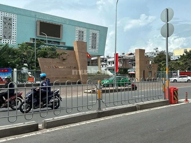 :Bán nhà mặt tiền Nguyễn Văn Lượng ngay Lotte 131m2 giá 25 tỷ.