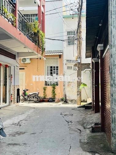 Cần bán căn 2 MT nở hâu Đặng Văn Ngữ, sát Nguyễn Văn Trỗi Q. Phú Nhuận