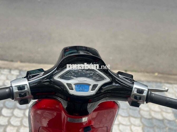 Vespa đèn vuông đời 214 hồ sơ cầm tay