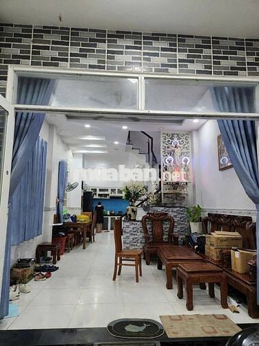 Cần bán nhà ngay mt Đoàn Nguyễn Tuấn Giá chỉ 870 triệu/100m2.