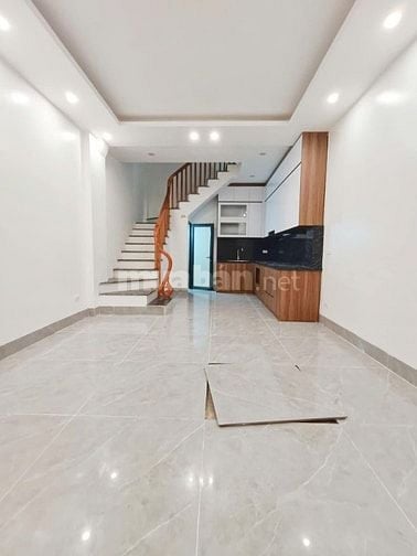 BÁN NHÀ ĐÔNG LA -HOÀI ĐỨC- 30M-5 TẦNG-4.3 TỶ -Ô TÔ ĐỖ CỔNG 