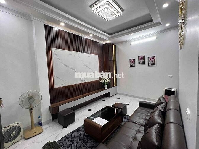 Cực Hiếm! Nhà Phố Cát Linh -Ngõ To Rộng Thoáng15m Ra mặt Phố Chỉ10,1ty