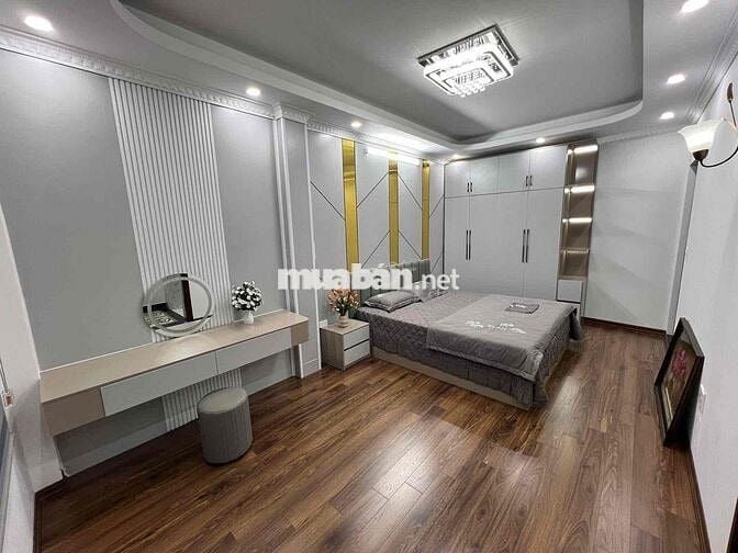 Cực Hiếm! Nhà Phố Cát Linh -Ngõ To Rộng Thoáng15m Ra mặt Phố Chỉ10,1ty