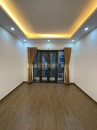 HANH LÂN_20M RA PHỐ_5.x TỶ_30M