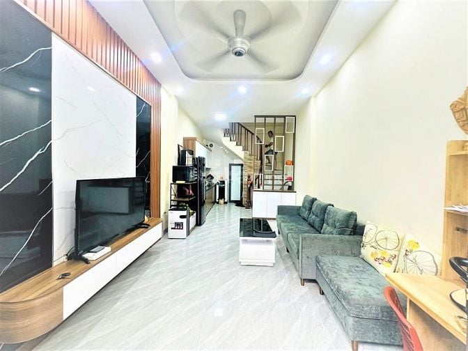HANH LÂN_20M RA PHỐ_5.x TỶ_30M