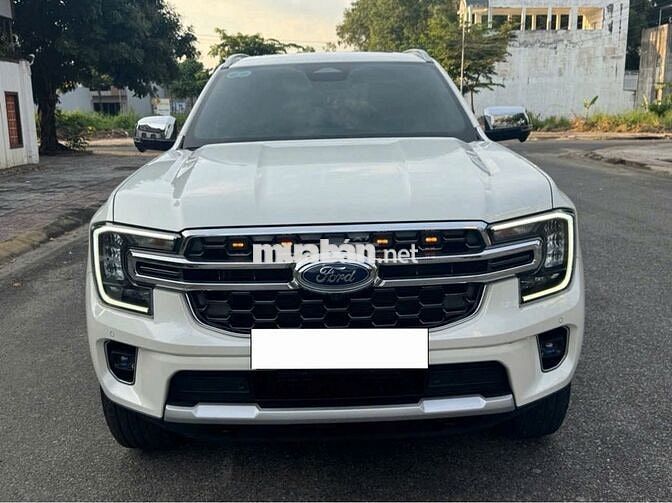 Ford Everest 2024 Titanium 2.0L 4x2 AT - 16800 km