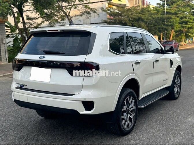 Ford Everest 2024 Titanium 2.0L 4x2 AT - 16800 km