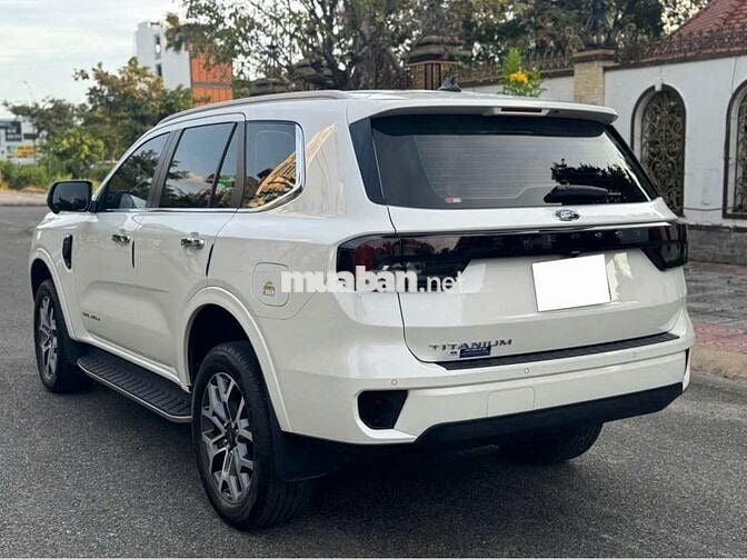 Ford Everest 2024 Titanium 2.0L 4x2 AT - 16800 km