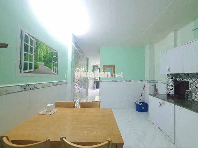 Bán nhà 2 tầng ngay quận 11, 3,3m x 13m, Đường Hòa Bình giá 3,75 tỷ