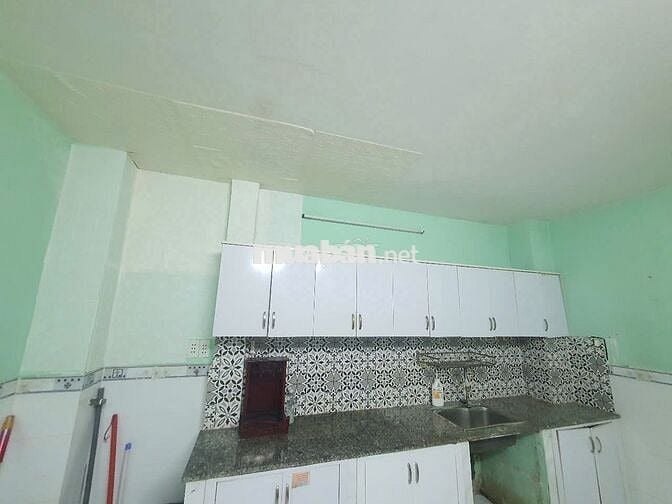 Bán nhà 2 tầng ngay quận 11, 3,3m x 13m, Đường Hòa Bình giá 3,75 tỷ