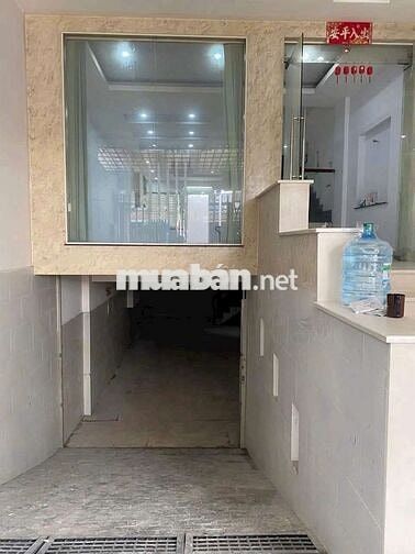 Cần cho thuě nhà P TT N .Q12 .Dt 5x20 1 trệt hầm 3 Lầu 6PN 6WS  xe tải