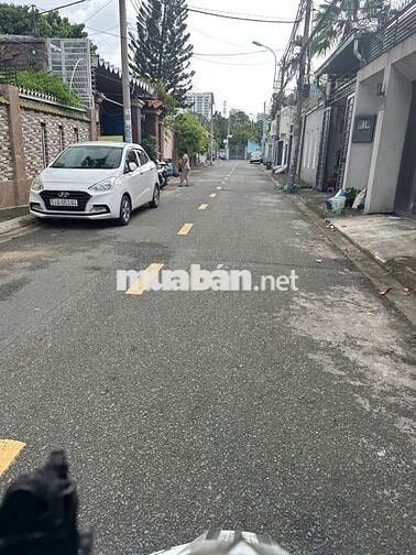 Bán lô đất ngay Chợ Tam Hà, Thủ Đức DT 108m2 Full thổ cư, giá 5,9 tỷ.