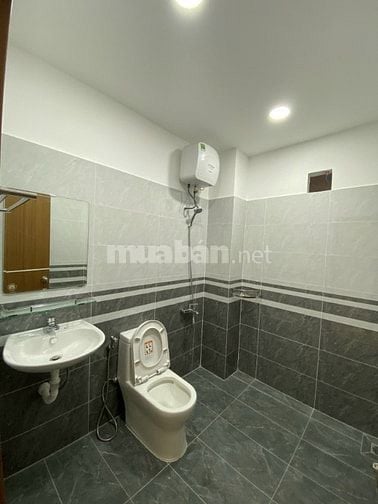 CHDV sát ĐH Ngoại Thương, 5 x 10m, 5 Tấm, 10P Full nội thất Giá TỐT