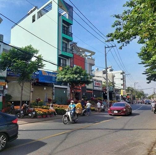CĂN NHÀ GIÁ TỐT MẶT TIỀN ĐƯỜNG 10 M  SÁT CHỢ RẤT TIỆN KINH DOANH 
