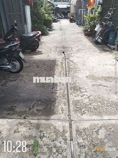 Cho thuê nhà nguyên căn hiện trạng cũ như hình,dt 4×16 gác suốt 1pn2wc