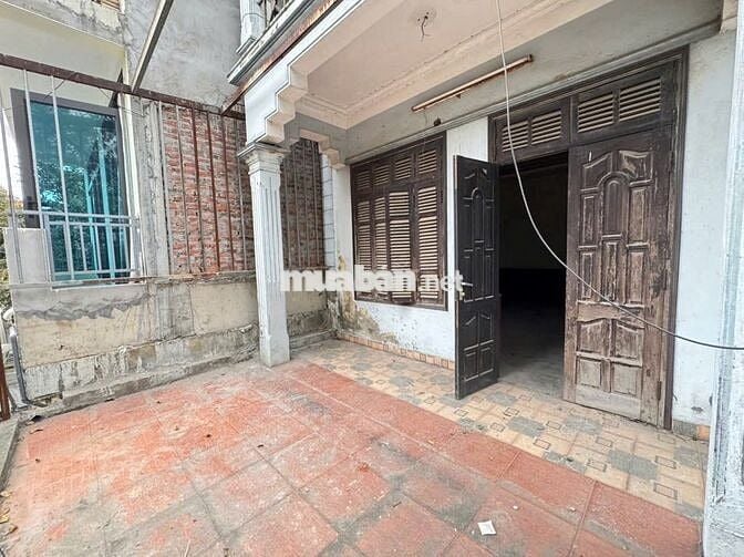 Bán Đất Tặng Nhà 3 Tầng, Mặt Tiền Rộng 11m, Trung Tâm Thị Trấn Chi
