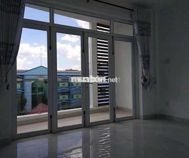 Cho thuê nhà HXH Lê Quang Định 4.5x12m, 3 lầu 5pn, giá 24 triệu TL