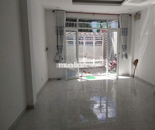 Cho thuê nhà HXH Lê Quang Định 4.5x12m, 3 lầu 5pn, giá 24 triệu TL