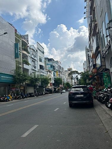 Tin thật 100% nhà MT Võ Văn Tần, P. 5, quận 3 - đoạn 2 chiều đẹp nhất 