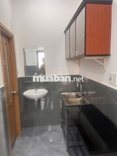 Nhà nguyên căn một trệt một lầu hẻm mới  trải nhựa , xe hơi ra vào