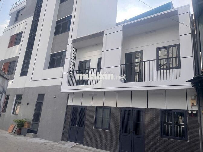 Nhà nguyên căn một trệt một lầu hẻm mới  trải nhựa , xe hơi ra vào