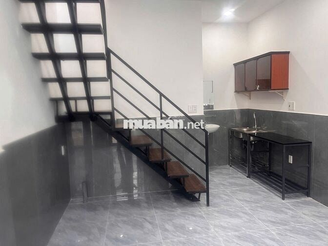 Nhà nguyên căn một trệt một lầu hẻm mới  trải nhựa , xe hơi ra vào