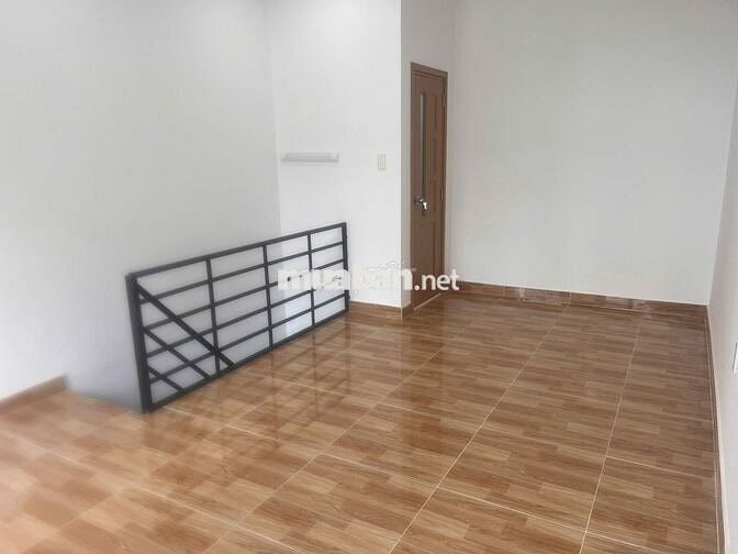 Nhà nguyên căn một trệt một lầu hẻm mới  trải nhựa , xe hơi ra vào