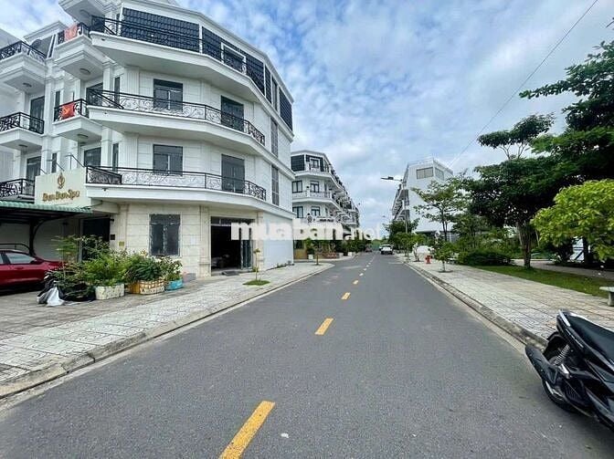 Cho thuê nguyên căn  1 trệt 3 lầu 5pn 5wc nhà mới full nội thất